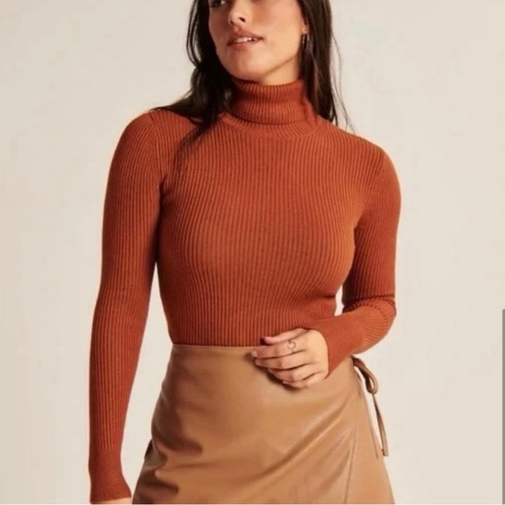 Abercrombie and Fitch Ribbed Women's Rust Turtleneck Sweater